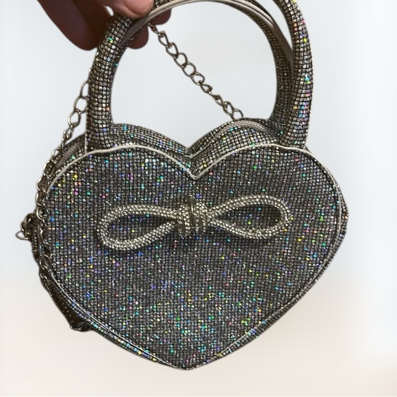 Elegant Silver Heart Clutch - Picture 7 of 9